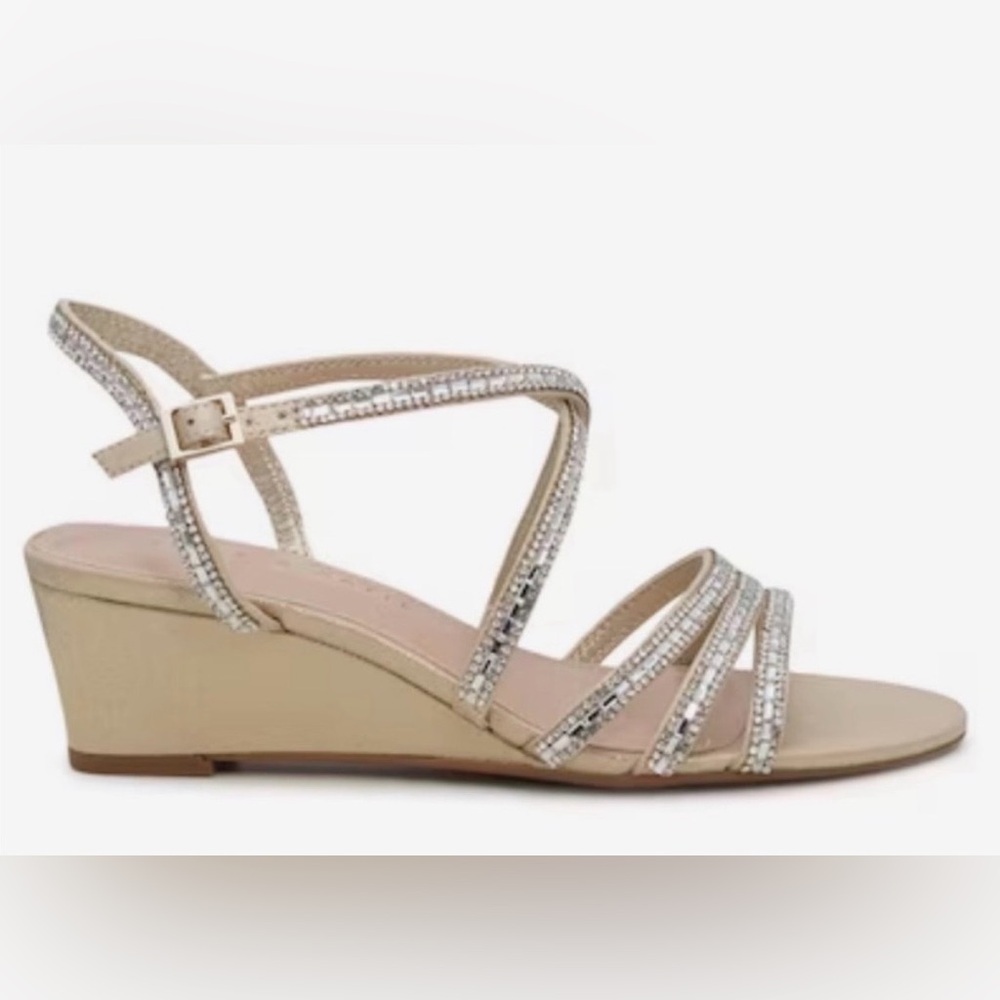 Kelly & Katie Tahada Evening Wide Wedge Sandal Gold Rhinestones FLAW Size 8 Prom